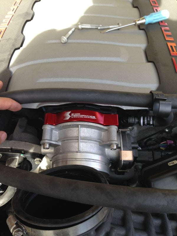 Snow Performance Stage 2 Boost Cooler water methanol injection kit for 2016-2017 Camaro, featuring SS braided line and 4AN fittings.