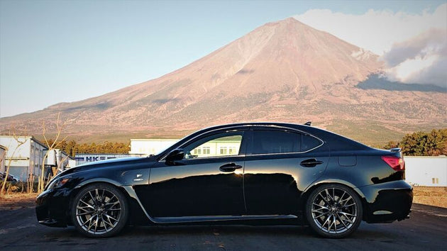 HKS HIPERMAX S USE20 coilover suspension kit with adjustable shock absorbers for enhanced vehicle performance.