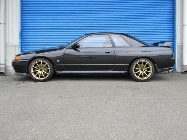HKS Hipermax S coilover kit installed on a Nissan BNR32 Skyline, showcasing the adjustable suspension components.
