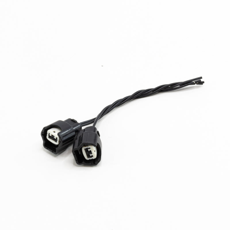 DeatschWerks Nissan side feed fuel injector connectors with clips, designed for secure fuel injector connections.