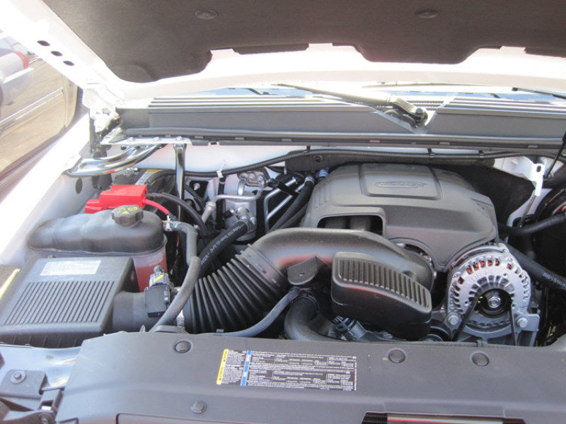 K&N Engineering drop-in air filter for 2002-2004 Cadillac, 1999-2010 Chevy/GMC pickups, and 1999-2001 Jeep models showing filter element